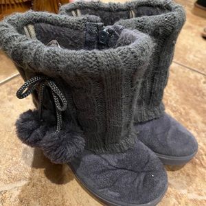 Gray girls size 9 warm boots